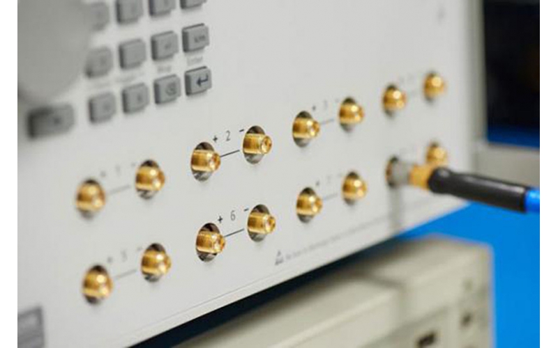 AWG5200系列 任意波形发生器